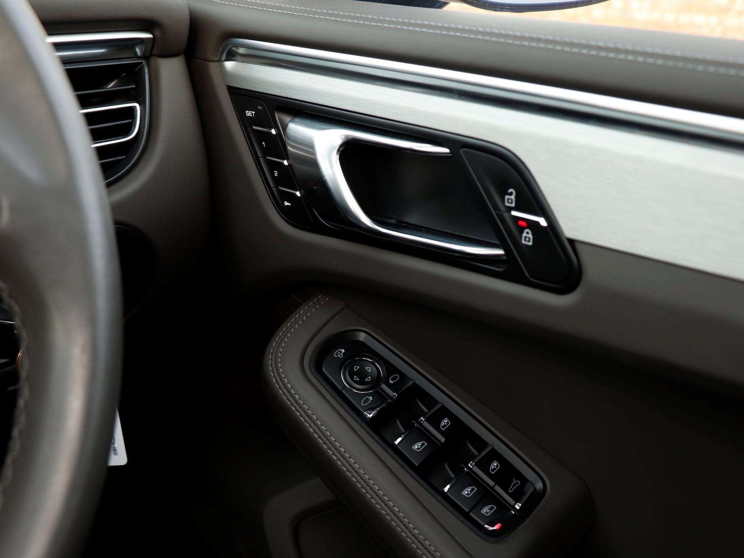 Used Porsche Macan 2023 for sale - 77076440: Photo 23