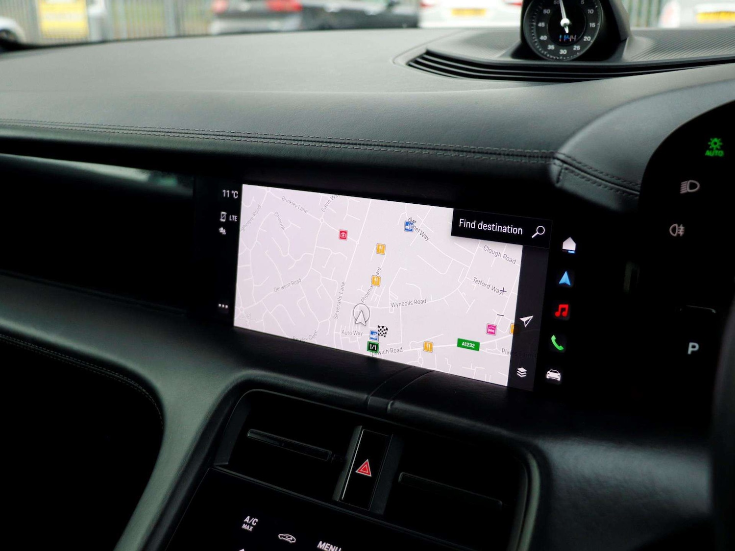 Used Porsche Taycan 2022 for sale - 76746076: Photo 15