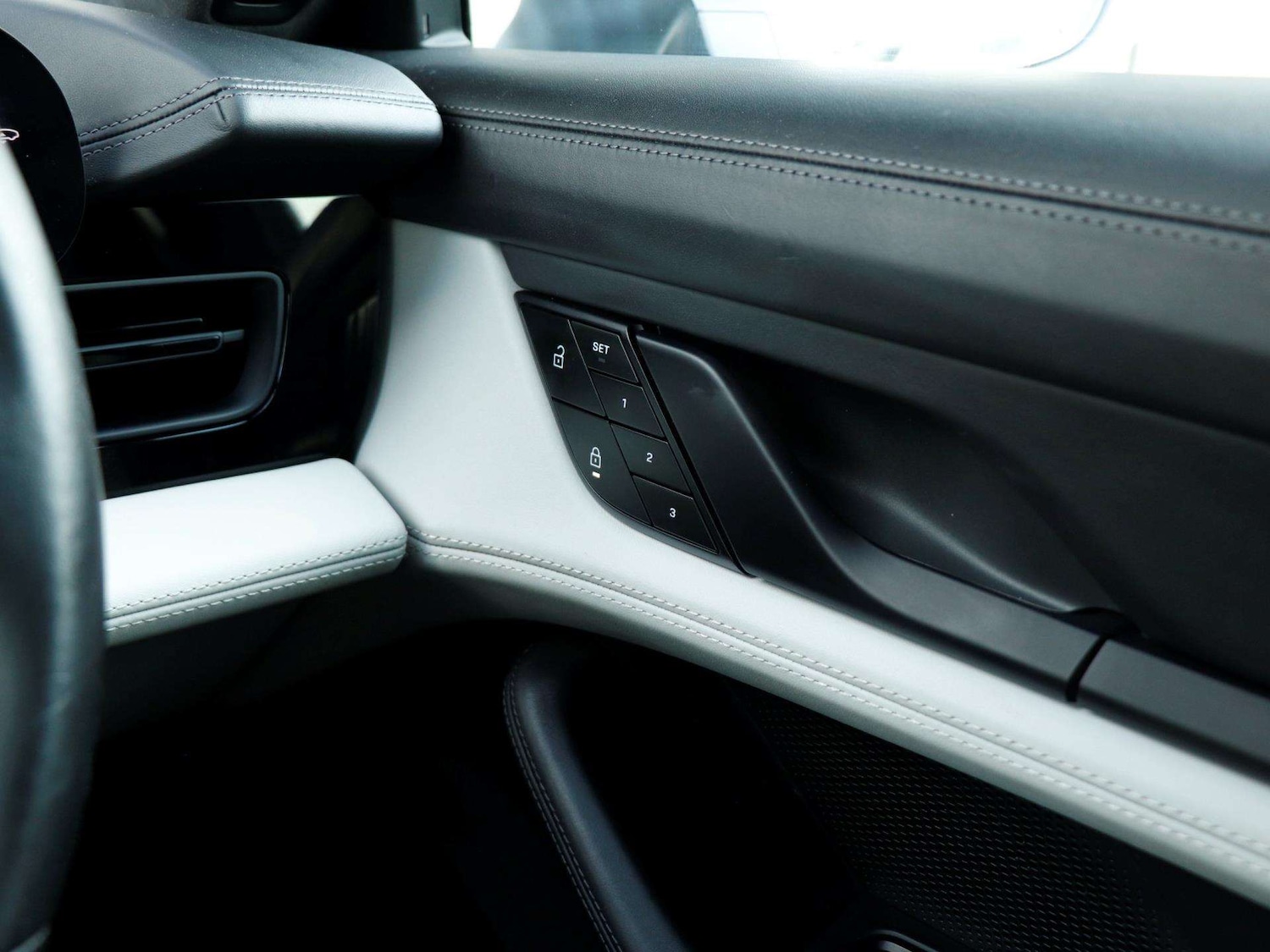 Used Porsche Taycan 2021 for sale - 77827442: Photo 22