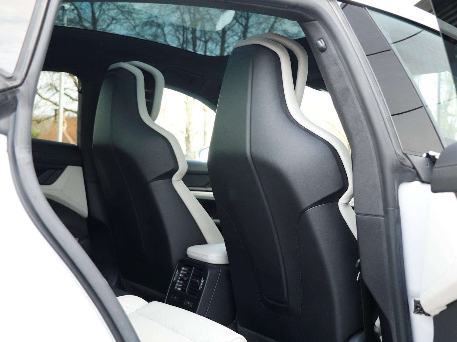 Used Porsche Taycan 2021 for sale - 77827442: Photo 27