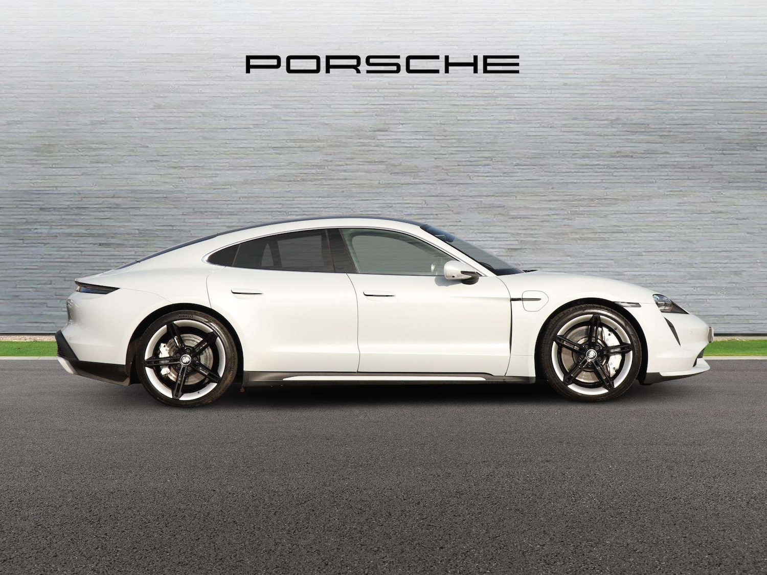 Used Porsche Taycan 2021 for sale - 77827442: Photo 5