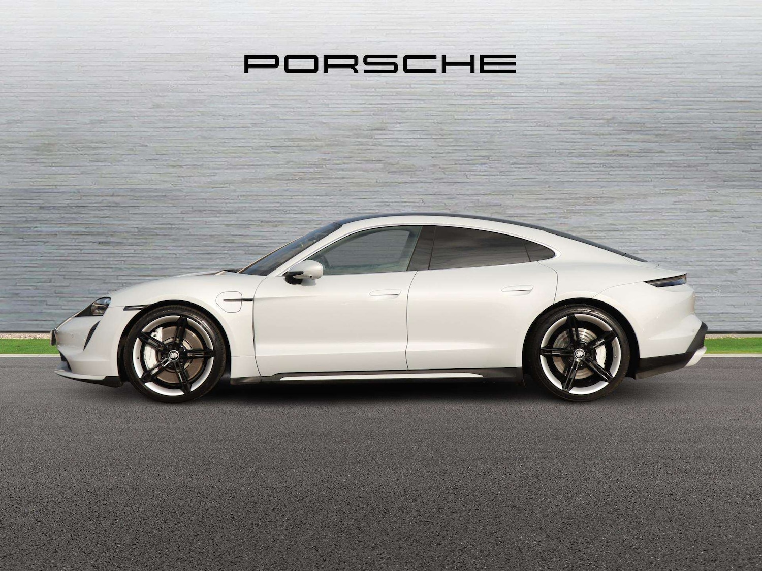 Used Porsche Taycan 2021 for sale - 77827442: Photo 6