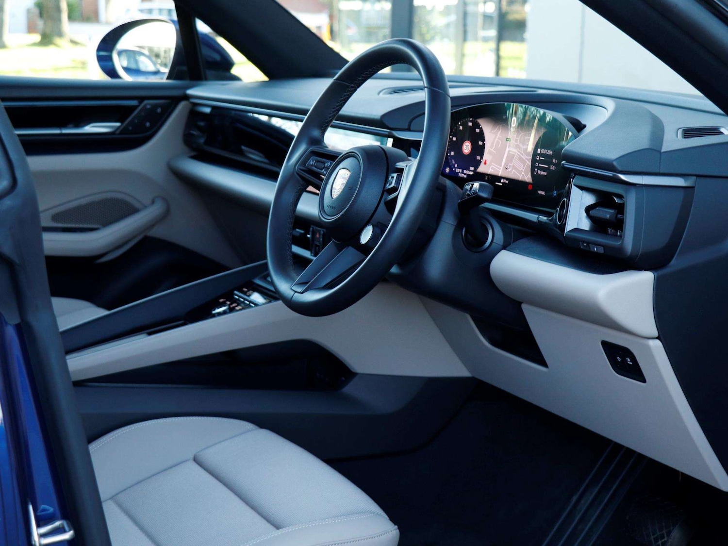 Used Porsche Macan 2025 for sale - 77112446: Photo 11