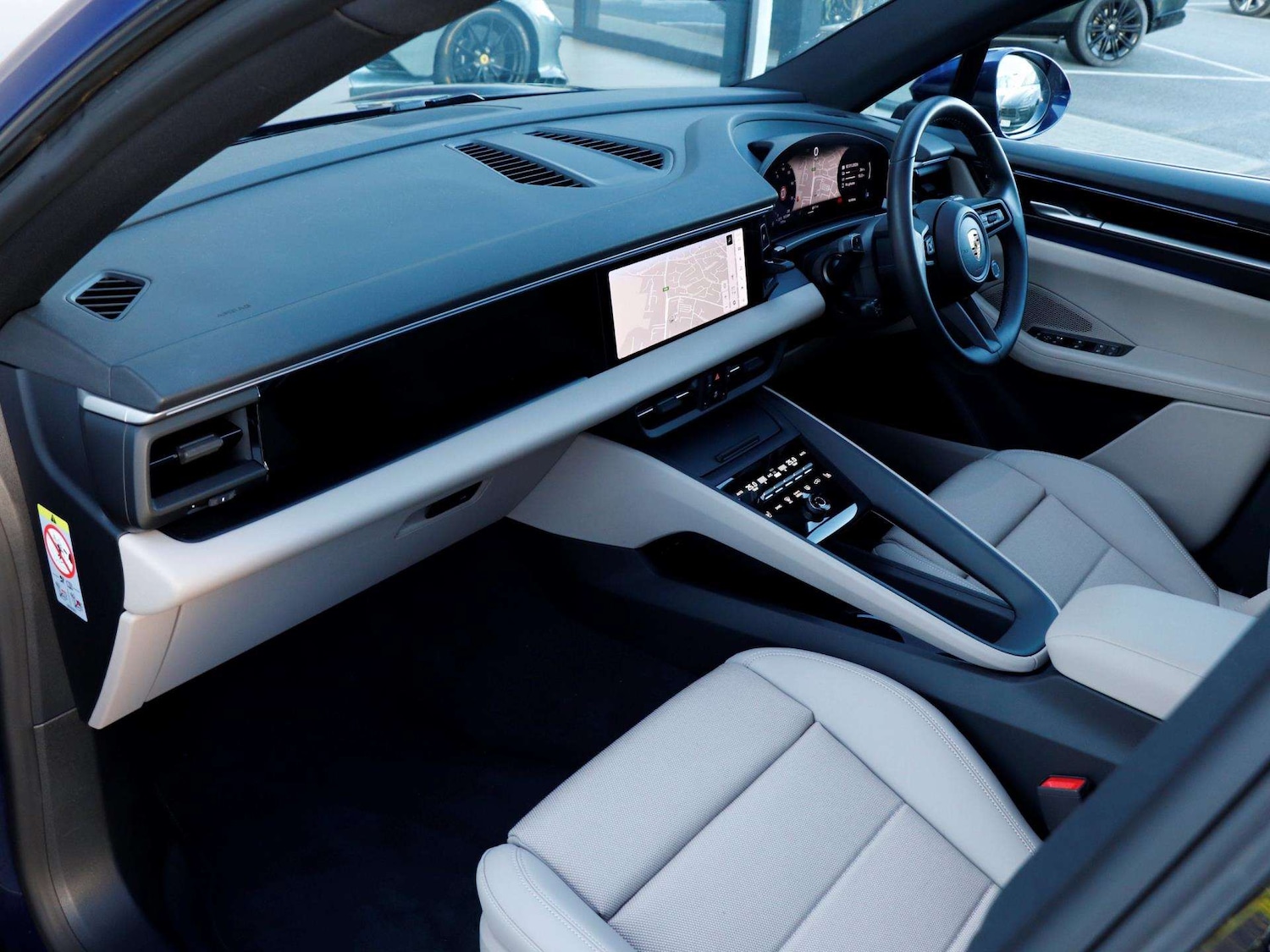 Used Porsche Macan 2025 for sale - 77112446: Photo 9