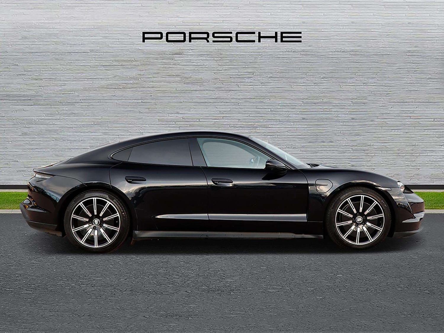 Used Porsche Taycan 2021 for sale - 76488038: Photo 2