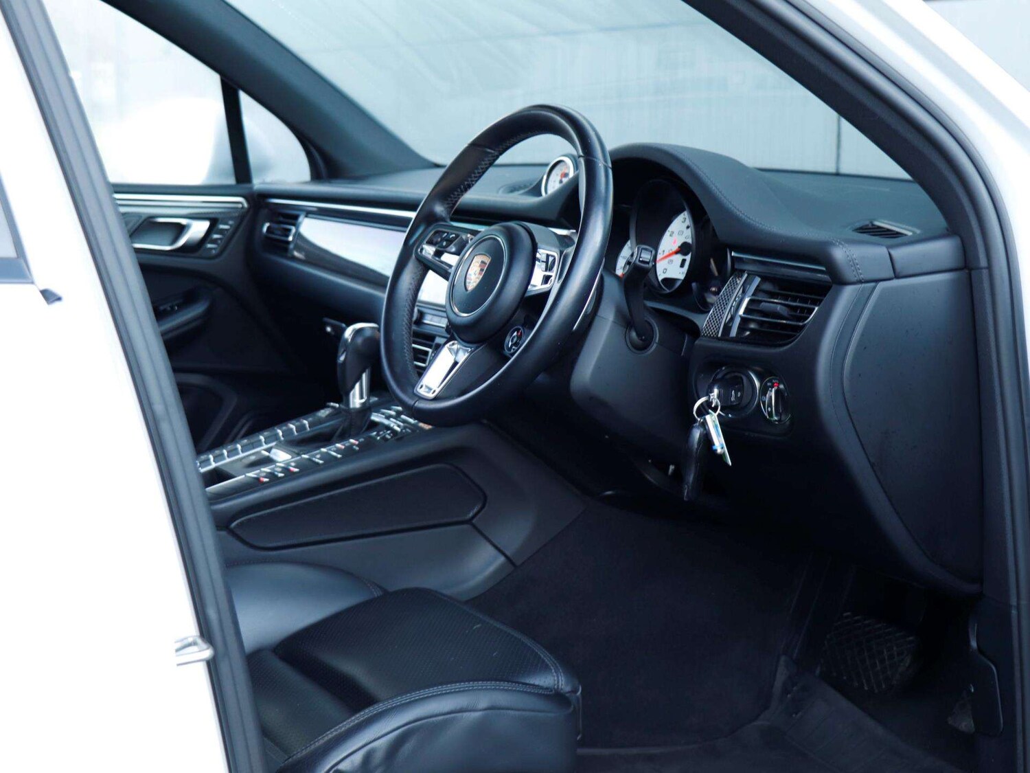 Used Porsche Macan 2020 for sale - 76842843: Photo 11