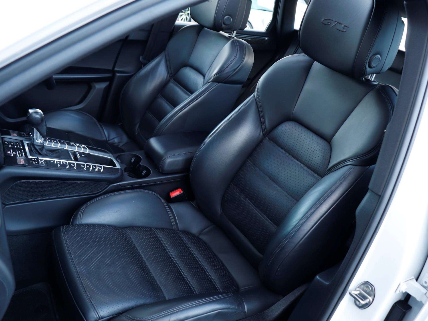 Used Porsche Macan 2020 for sale - 76842843: Photo 26