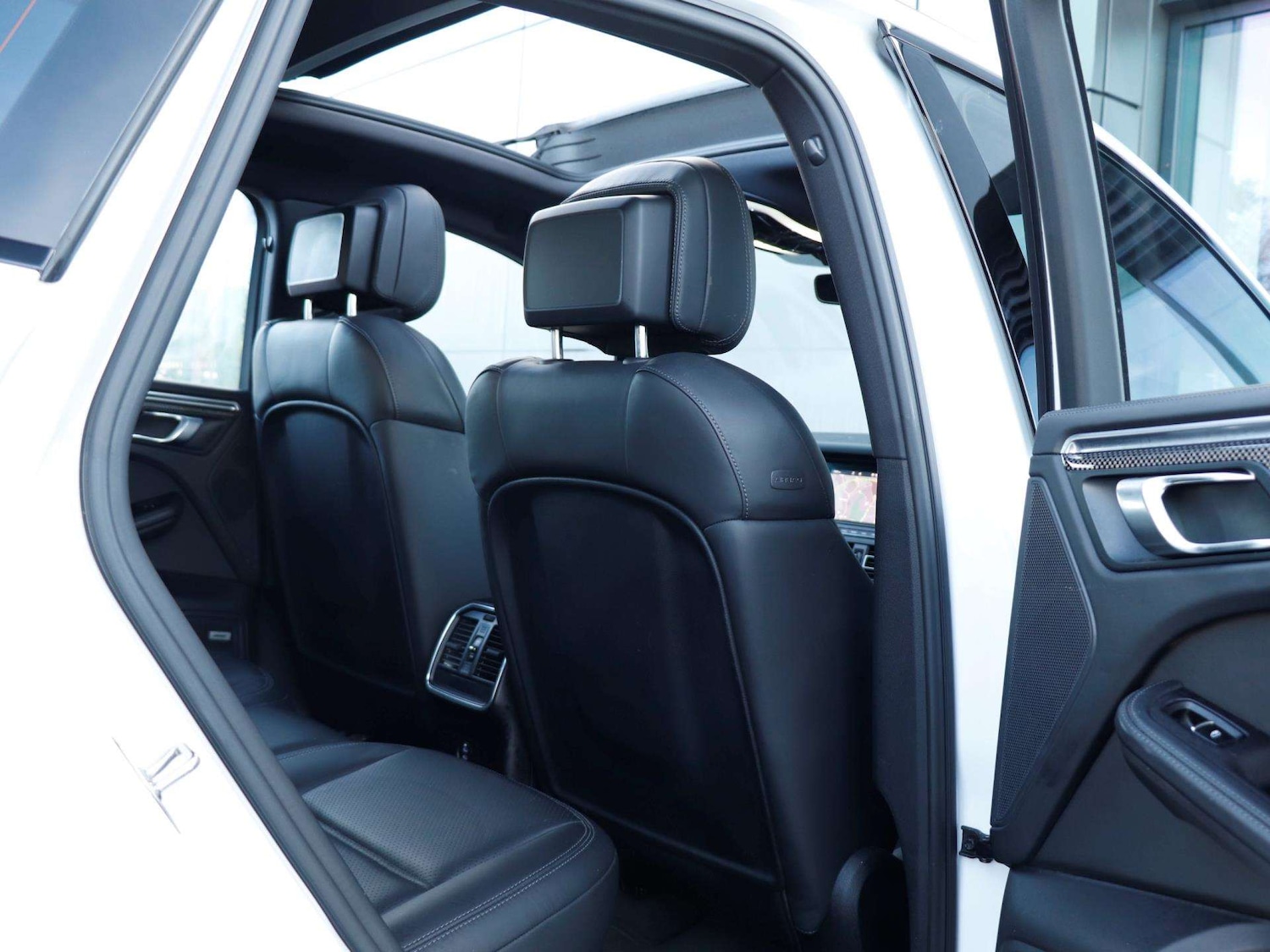 Used Porsche Macan 2020 for sale - 76842843: Photo 28