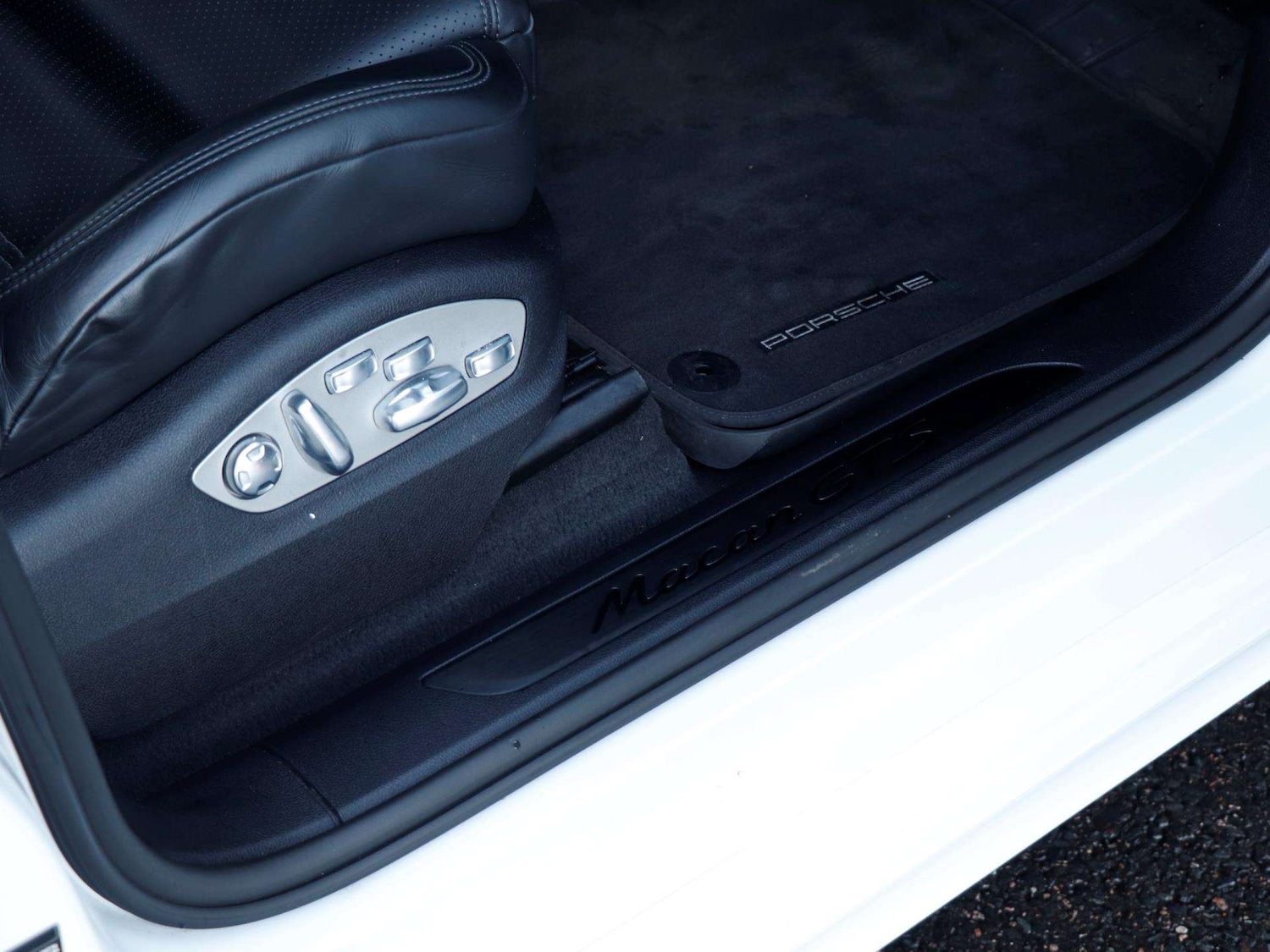 Used Porsche Macan 2020 for sale - 76842843: Photo 30