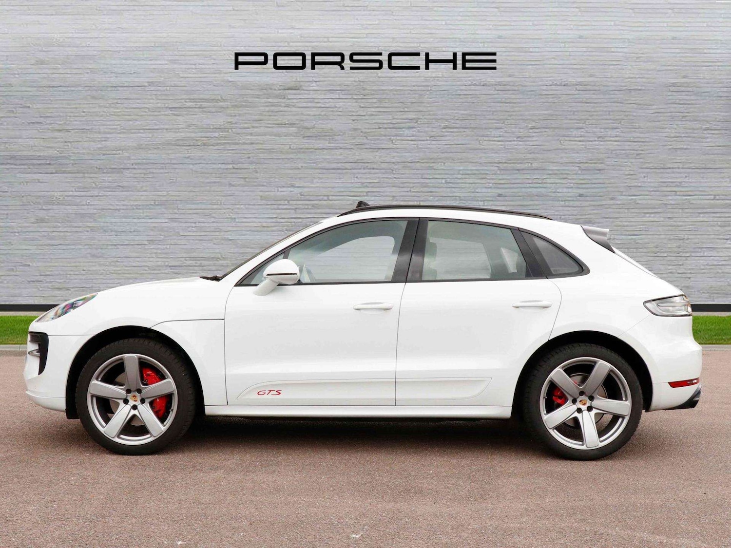 Used Porsche Macan 2020 for sale - 76842843: Photo 6