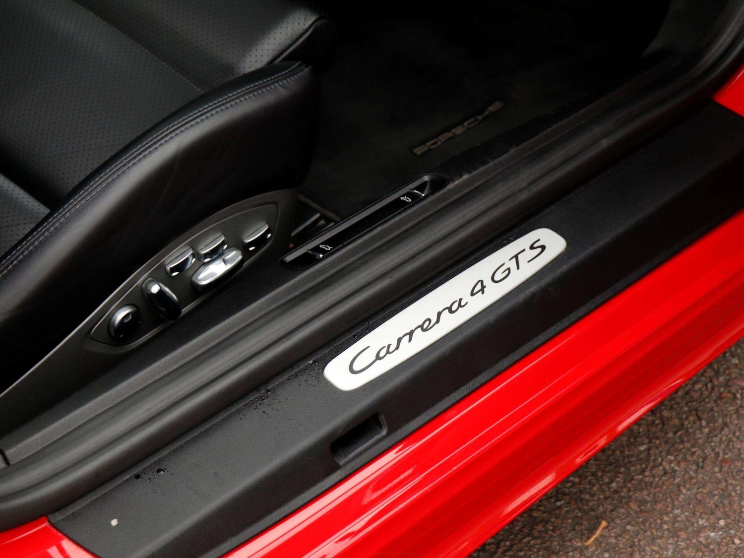 Used Porsche 911 2018 for sale - 76401316: Photo 26