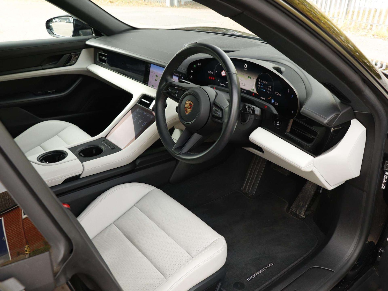 Used Porsche Taycan 2021 for sale - 76310811: Photo 10