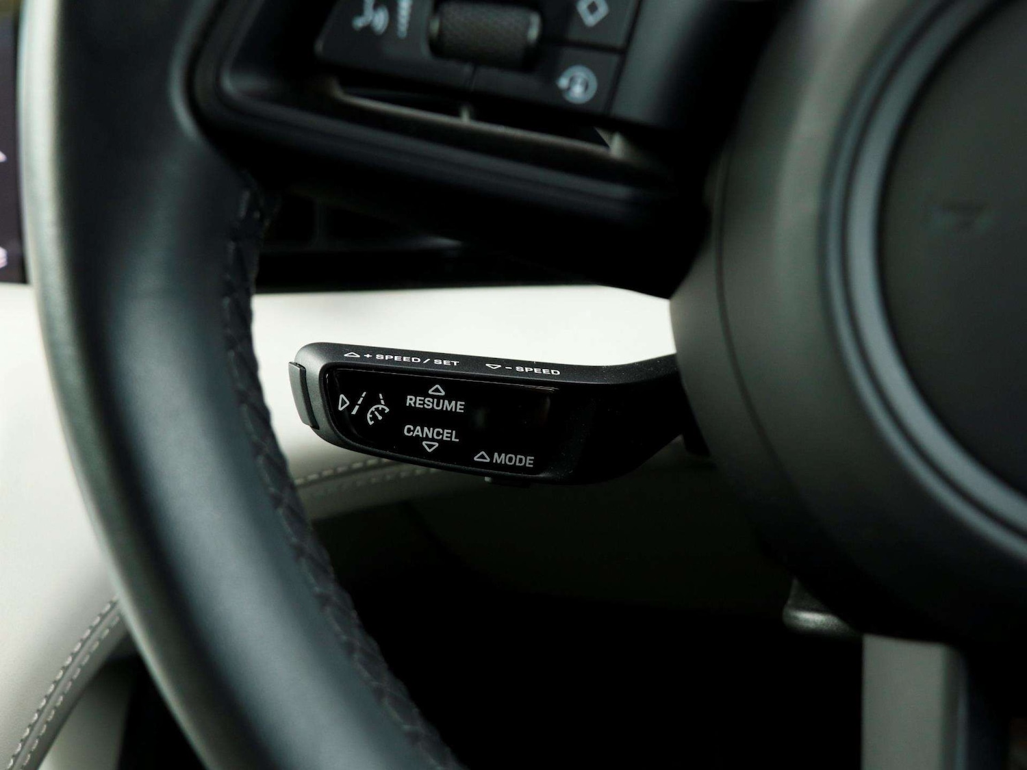 Used Porsche Taycan 2021 for sale - 76310811: Photo 17