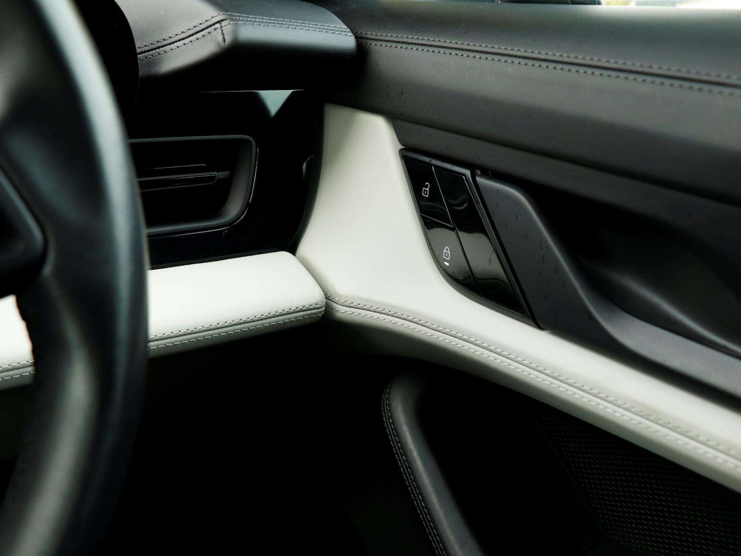 Used Porsche Taycan 2021 for sale - 76310811: Photo 18