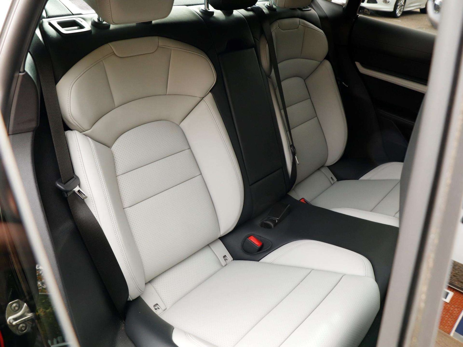 Used Porsche Taycan 2021 for sale - 76310811: Photo 21