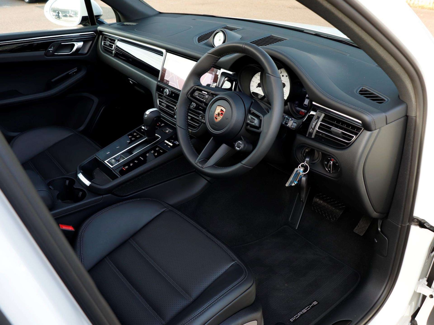 Used Porsche Macan 2025 for sale - 76875716: Photo 10