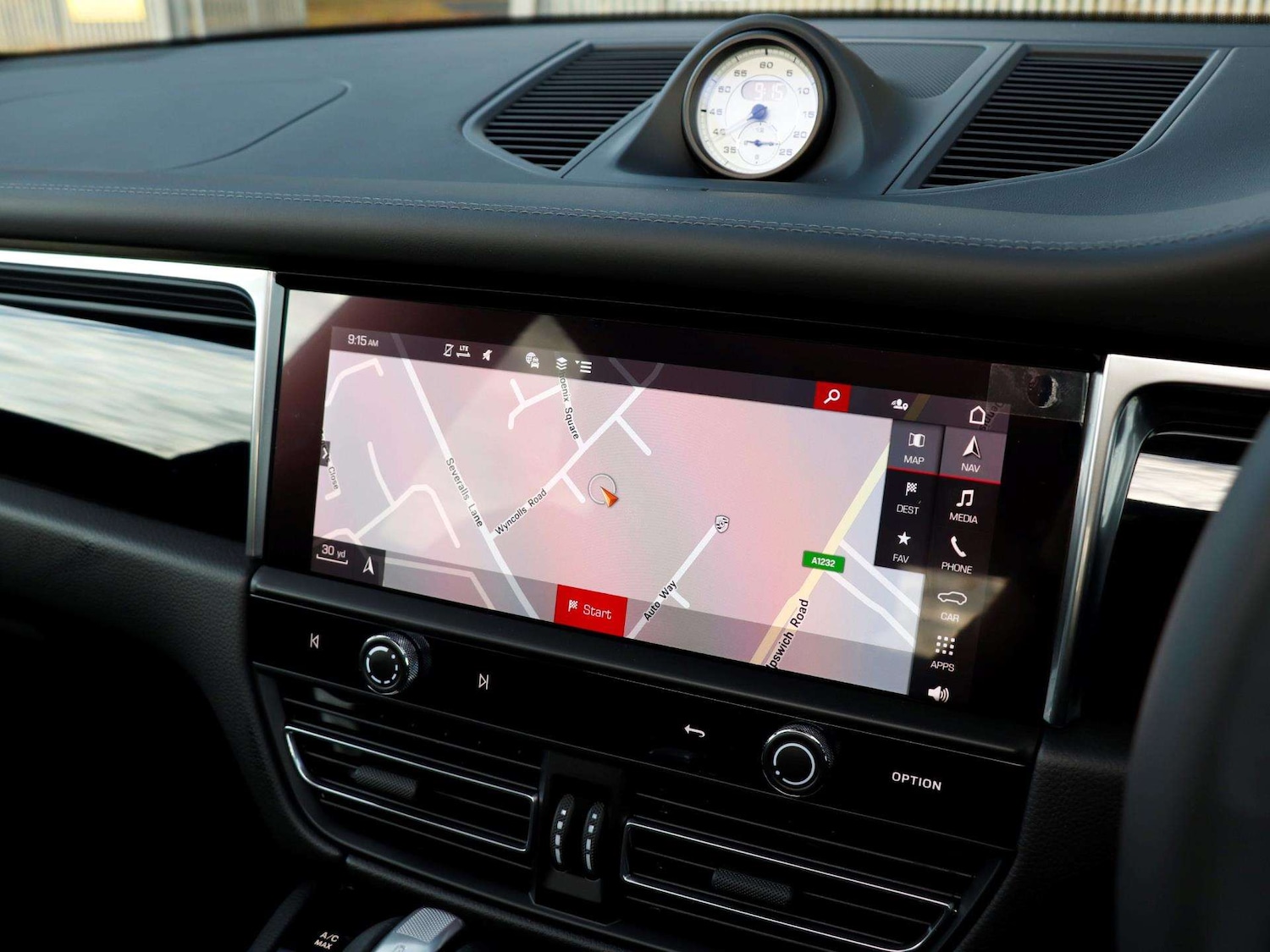 Used Porsche Macan 2025 for sale - 76875716: Photo 14