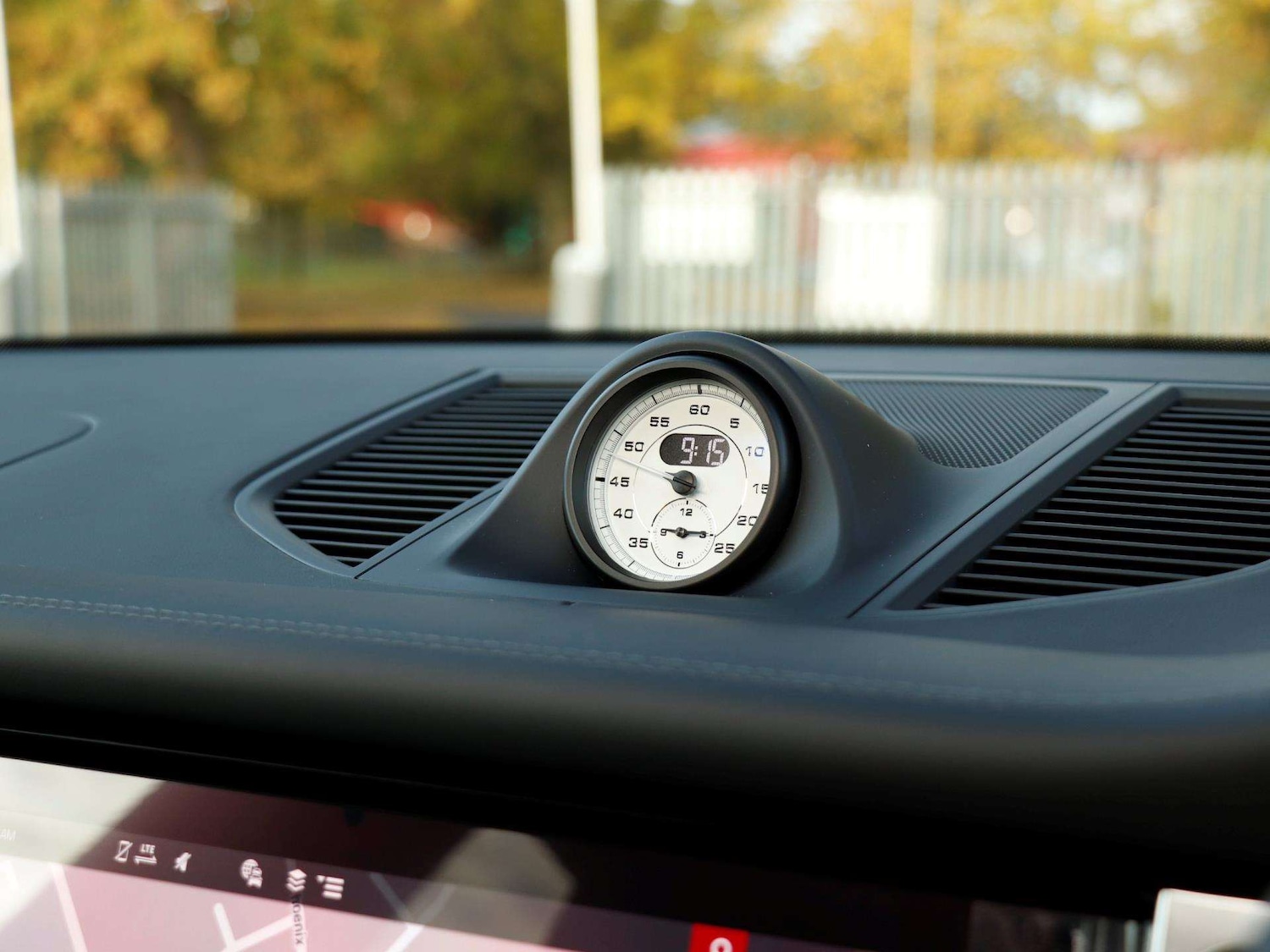 Used Porsche Macan 2025 for sale - 76875716: Photo 16