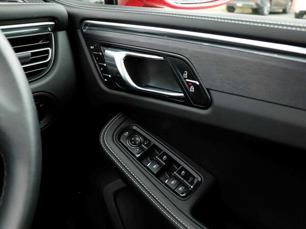 Used Porsche Macan 2025 for sale - 75496659: Photo 23