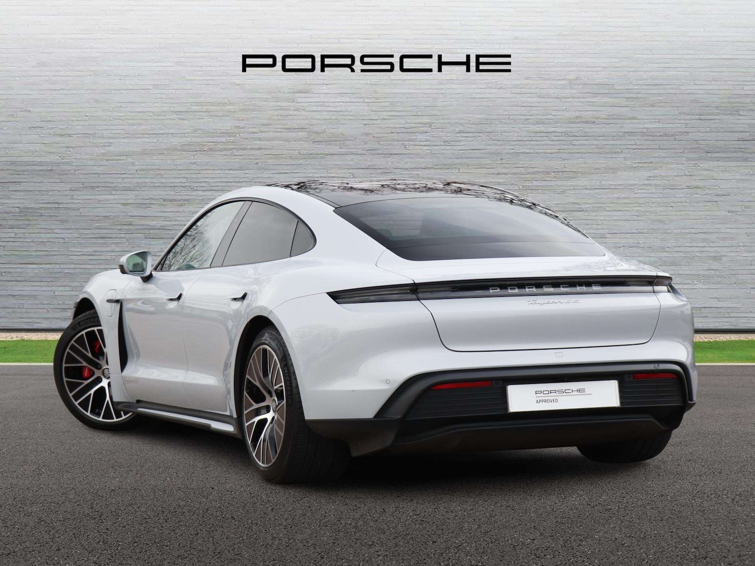 Used Porsche Taycan 2021 for sale - 77698774: Photo 4