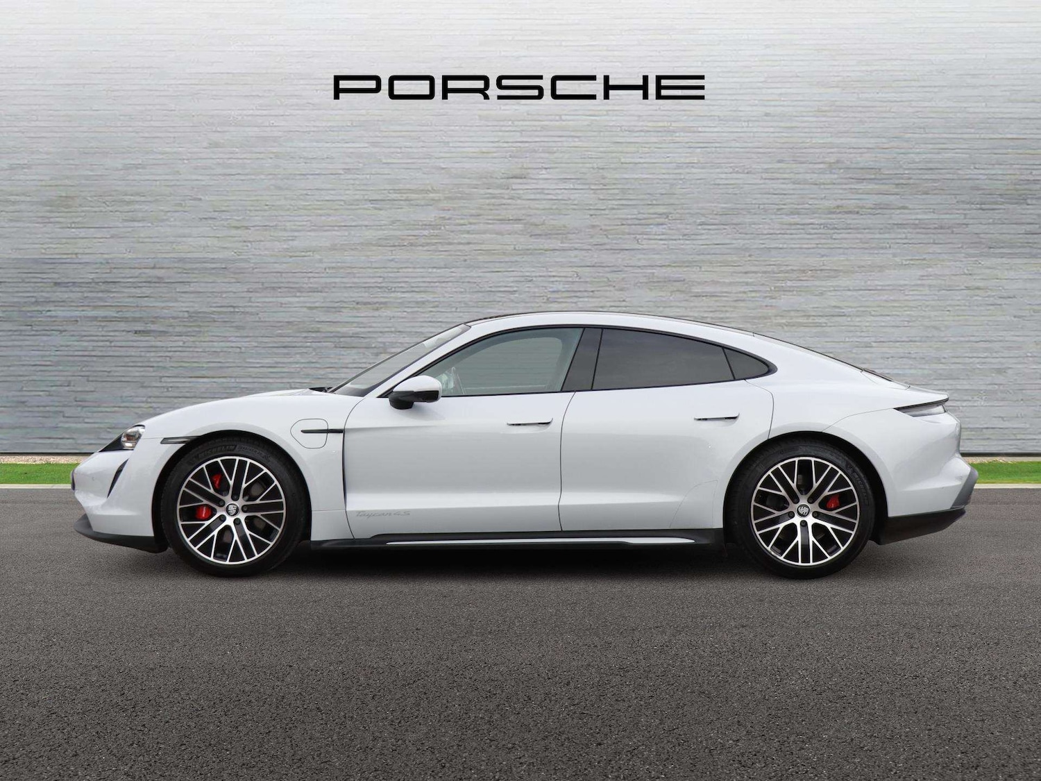 Used Porsche Taycan 2021 for sale - 77698774: Photo 6