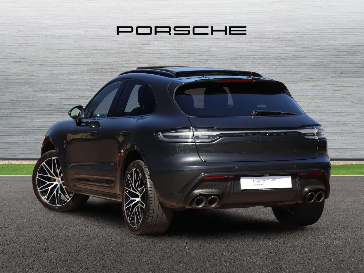 Used Porsche Macan 2022 for sale - 78161172: Photo 2