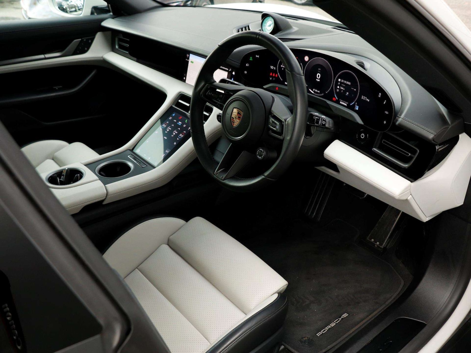 Used Porsche Taycan 2024 for sale - 76390589: Photo 10