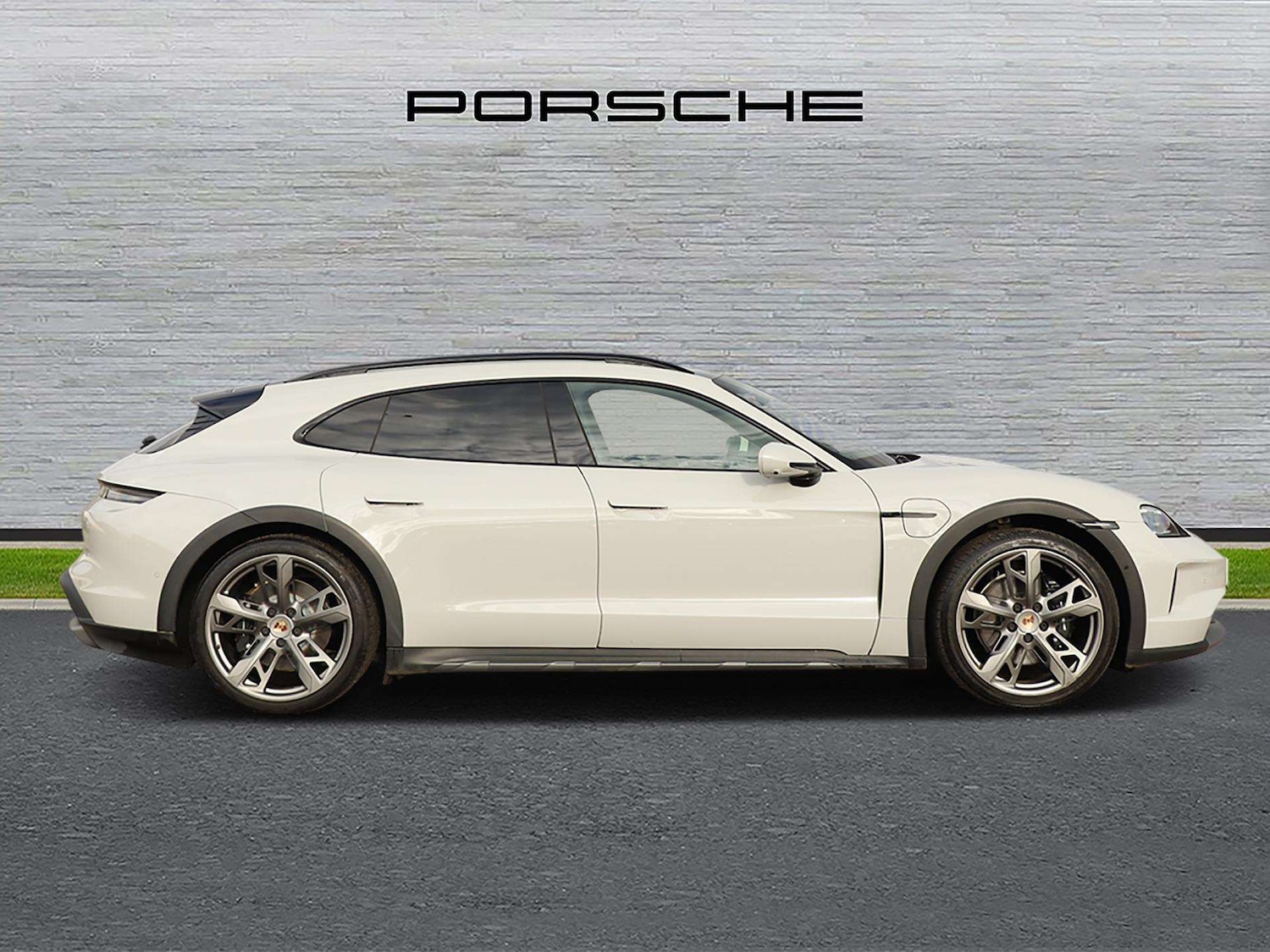 Used Porsche Taycan 2024 for sale - 76390589: Photo 2