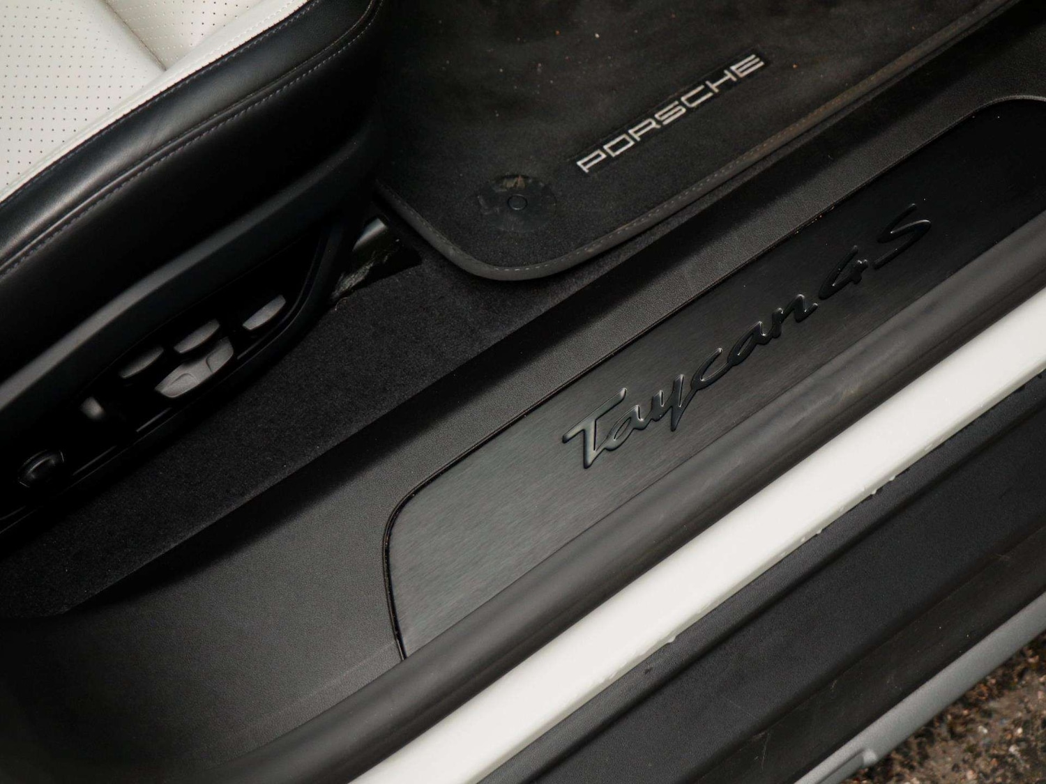 Used Porsche Taycan 2024 for sale - 76390589: Photo 24