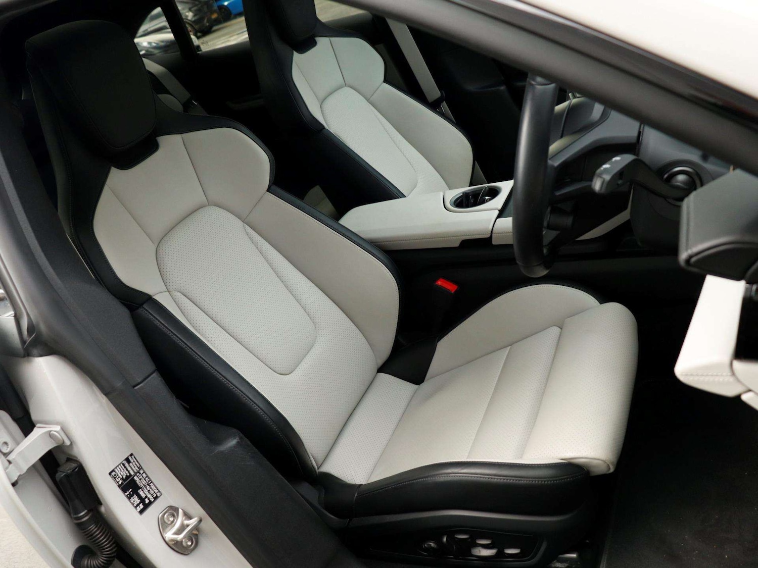 Used Porsche Taycan 2024 for sale - 76390589: Photo 25