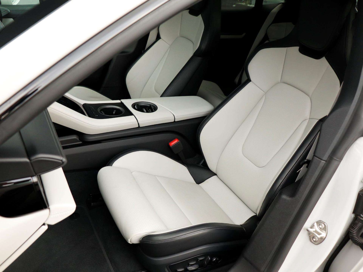 Used Porsche Taycan 2024 for sale - 76390589: Photo 26