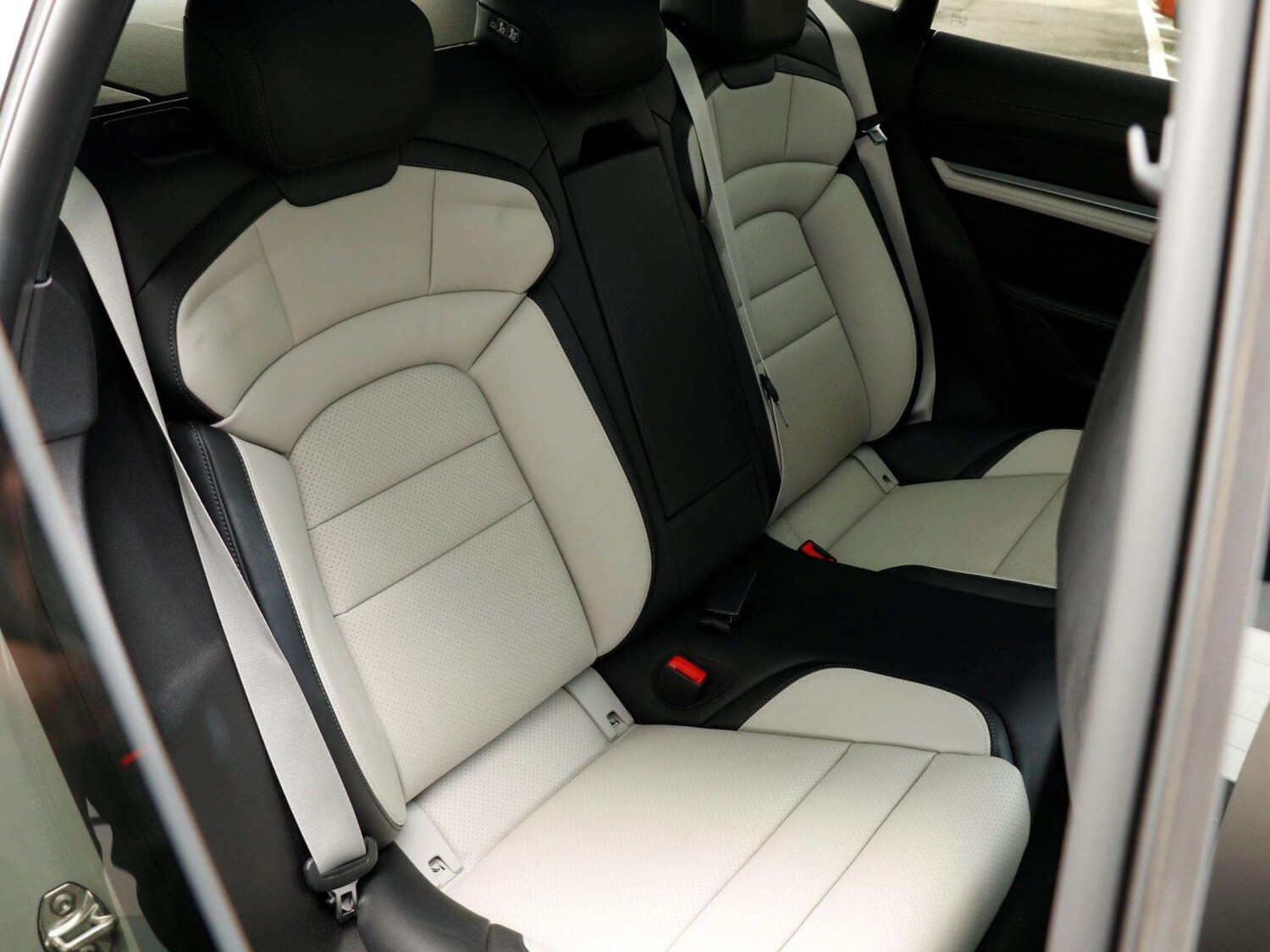 Used Porsche Taycan 2024 for sale - 76390589: Photo 27