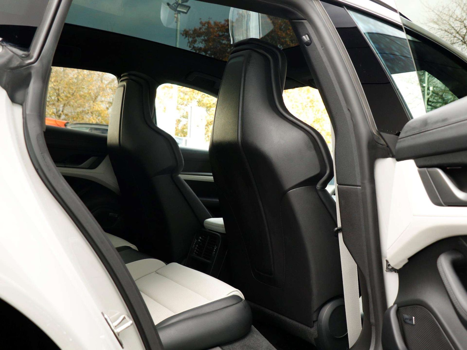 Used Porsche Taycan 2024 for sale - 76390589: Photo 28