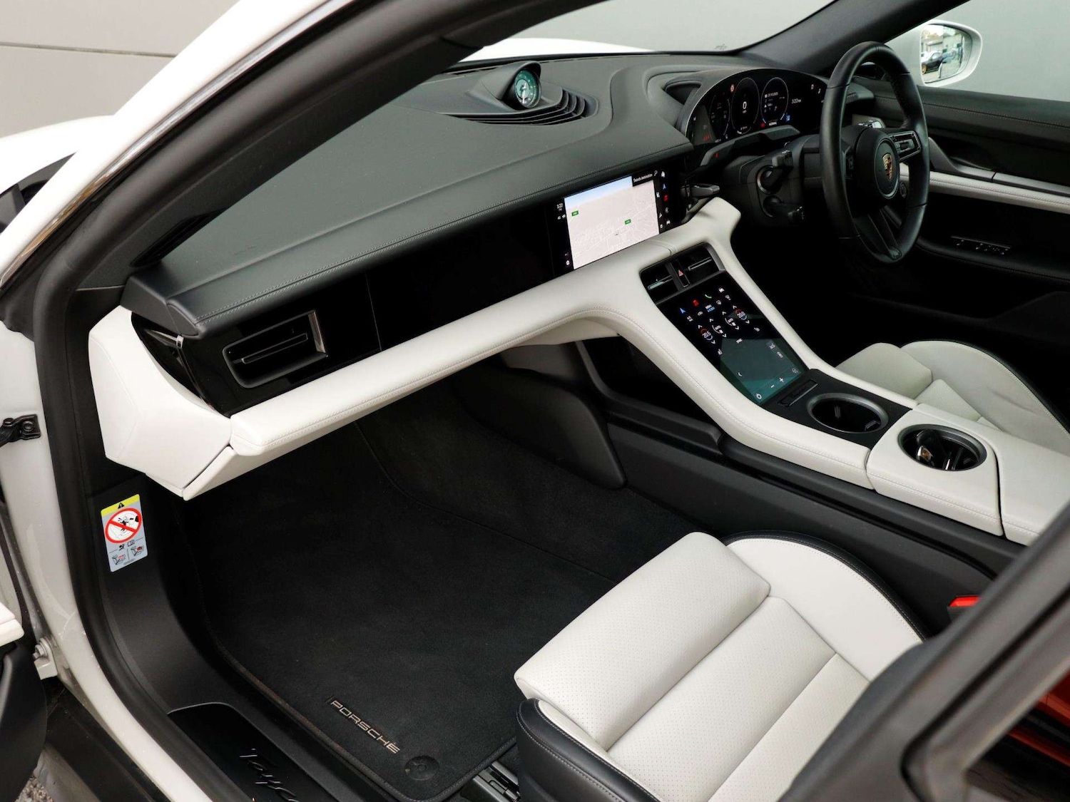 Used Porsche Taycan 2024 for sale - 76390589: Photo 9