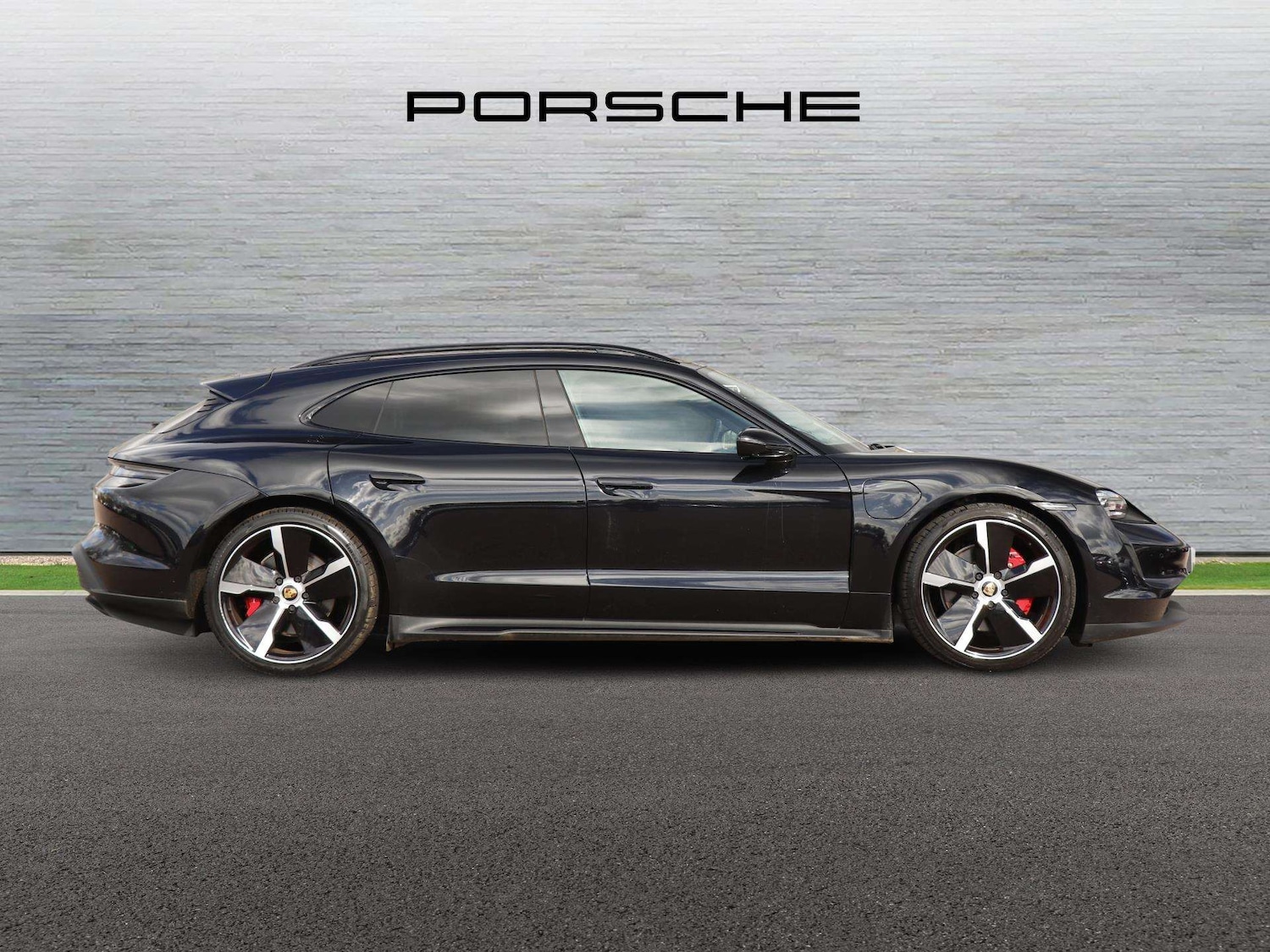 Used Porsche Taycan 2022 for sale - 78037825: Photo 2