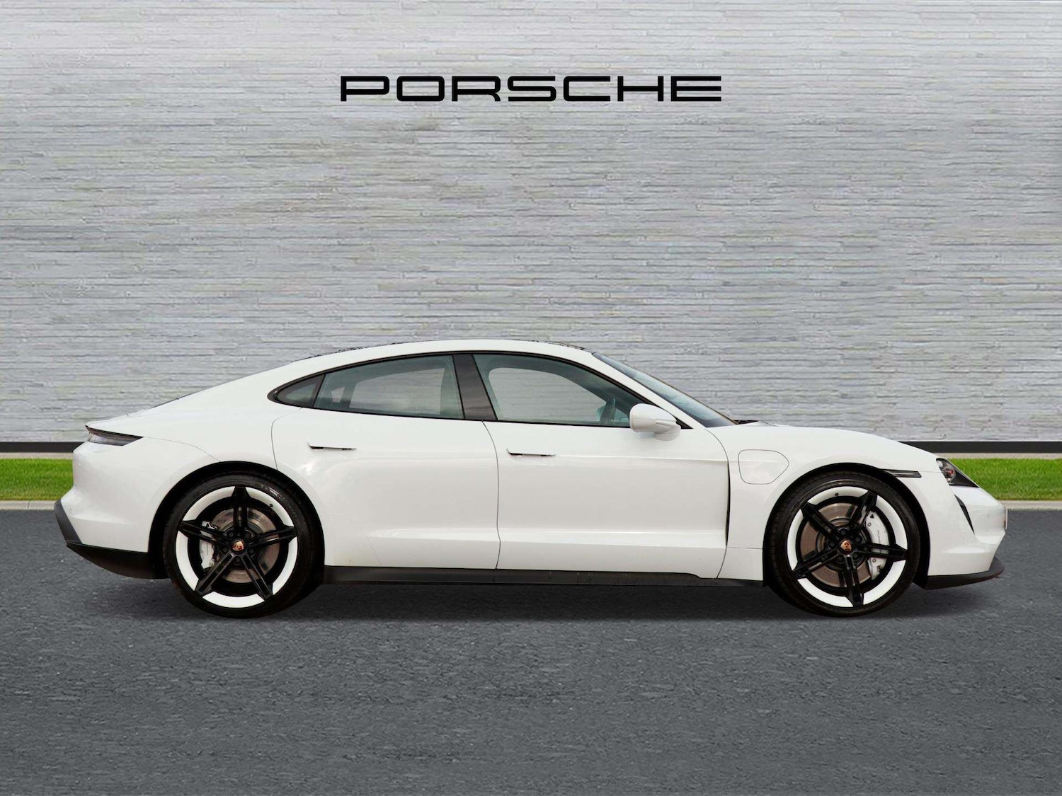 Used Porsche Taycan 2020 for sale - 77615361: Photo 2