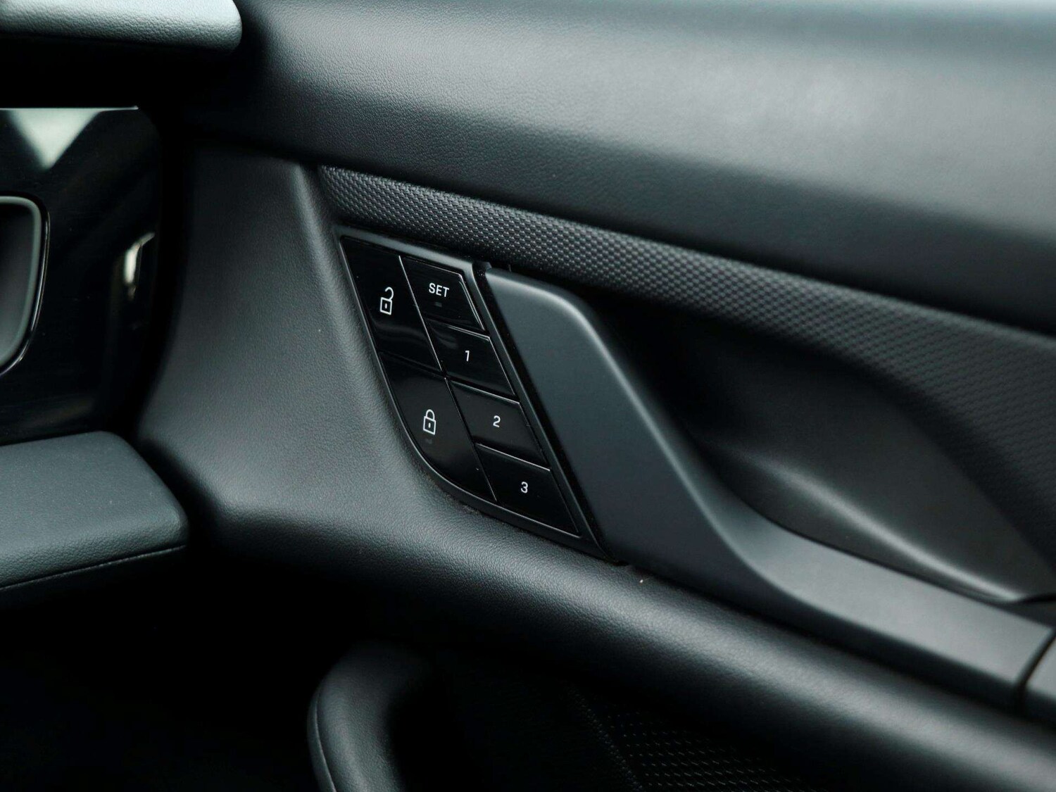 Used Porsche Taycan 2020 for sale - 77615361: Photo 21