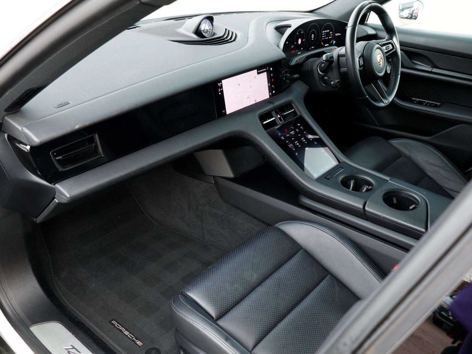 Used Porsche Taycan 2020 for sale - 77615361: Photo 9