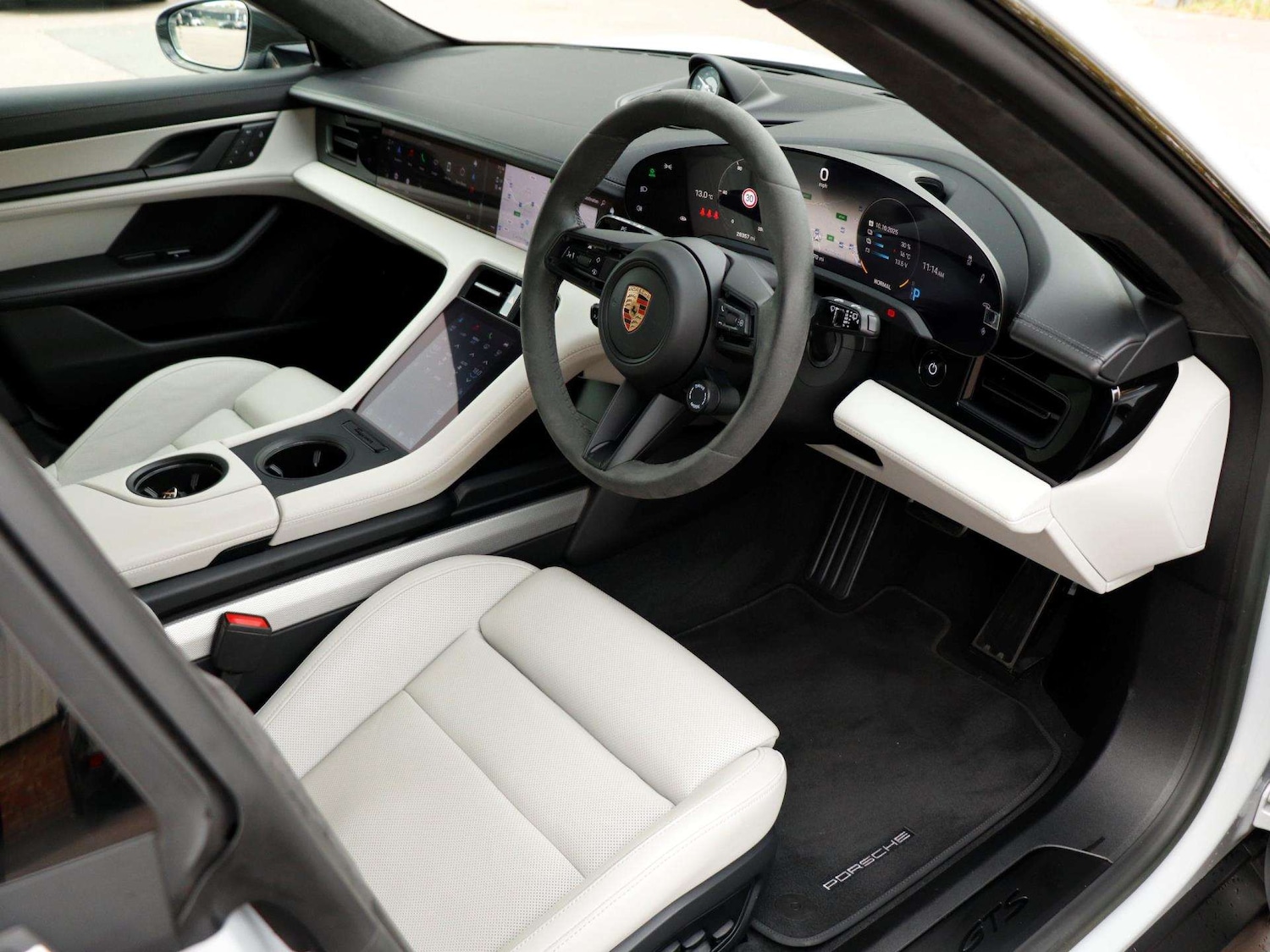 Used Porsche Taycan 2023 for sale - 76272280: Photo 10
