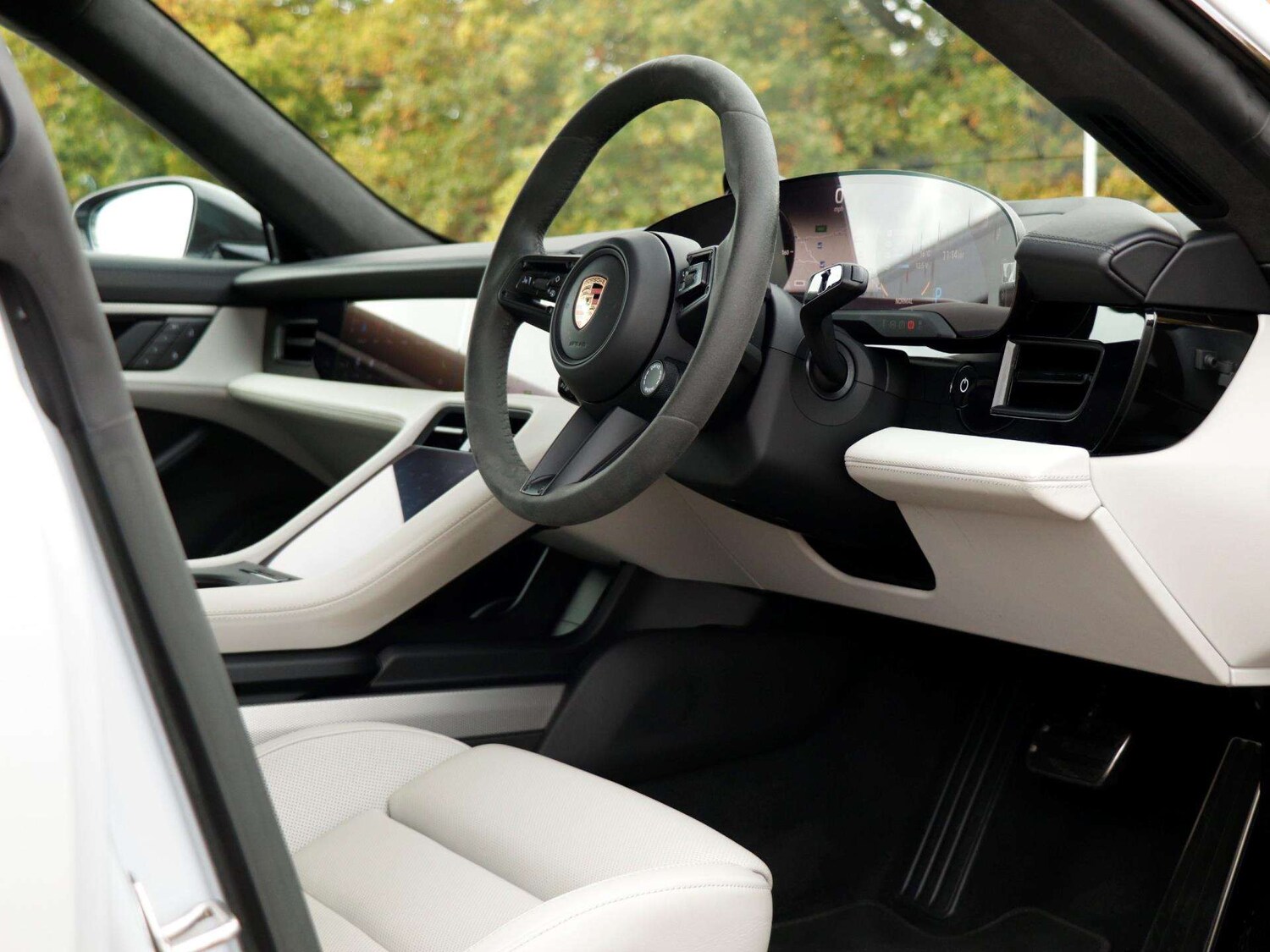 Used Porsche Taycan 2023 for sale - 76272280: Photo 11