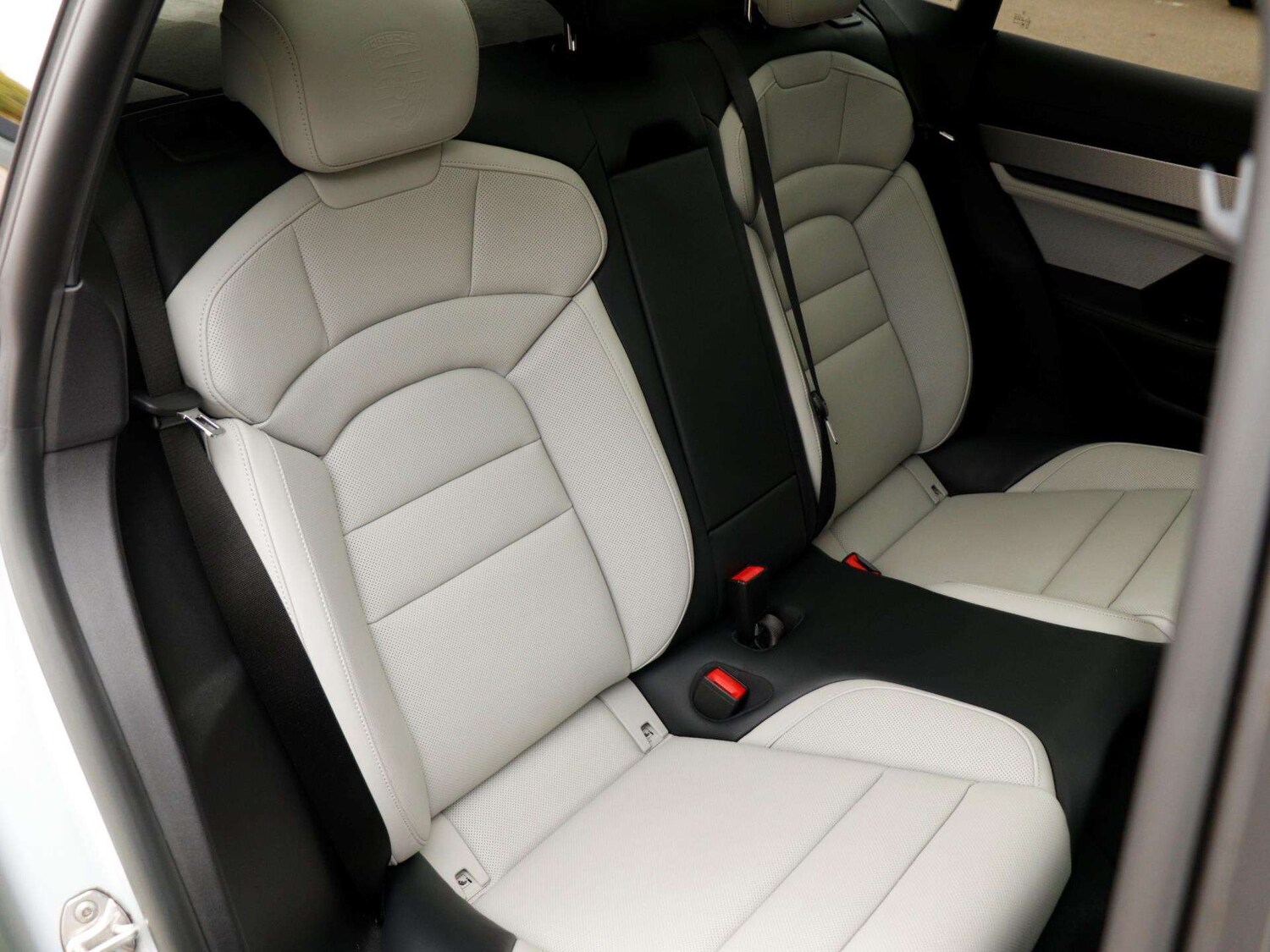 Used Porsche Taycan 2023 for sale - 76272280: Photo 27