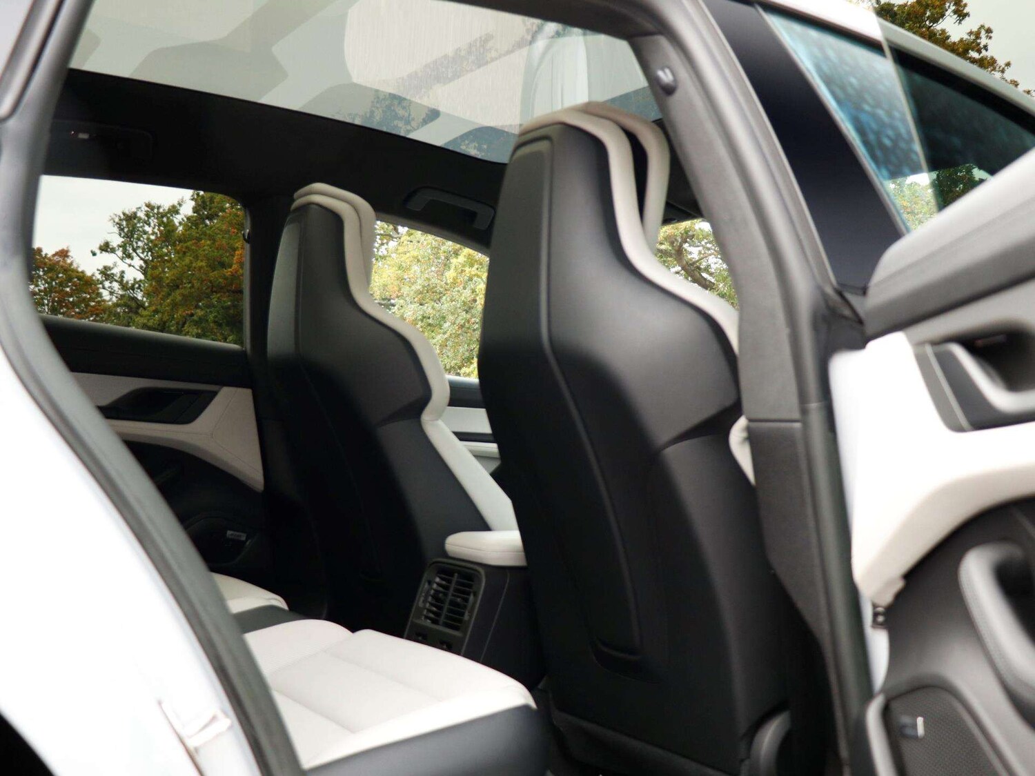 Used Porsche Taycan 2023 for sale - 76272280: Photo 28