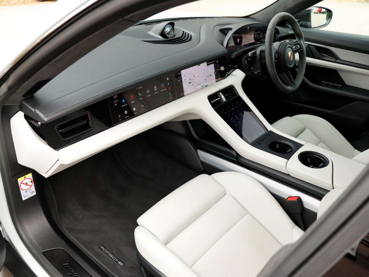 Used Porsche Taycan 2023 for sale - 76272280: Photo 9