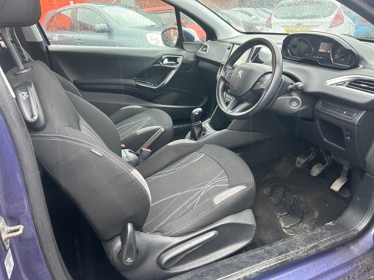 Used Peugeot 208 2014 for sale - 77931369: Photo 15