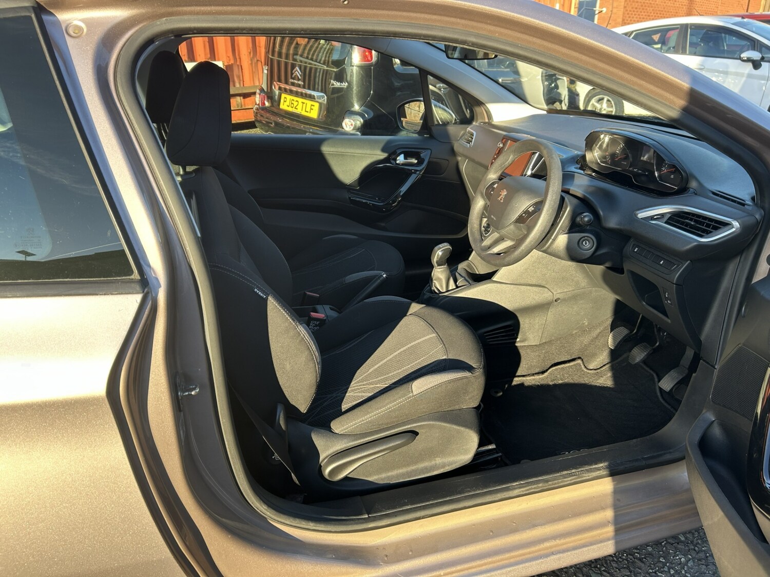 Used Peugeot 208 2014 for sale - 78145976: Photo 28