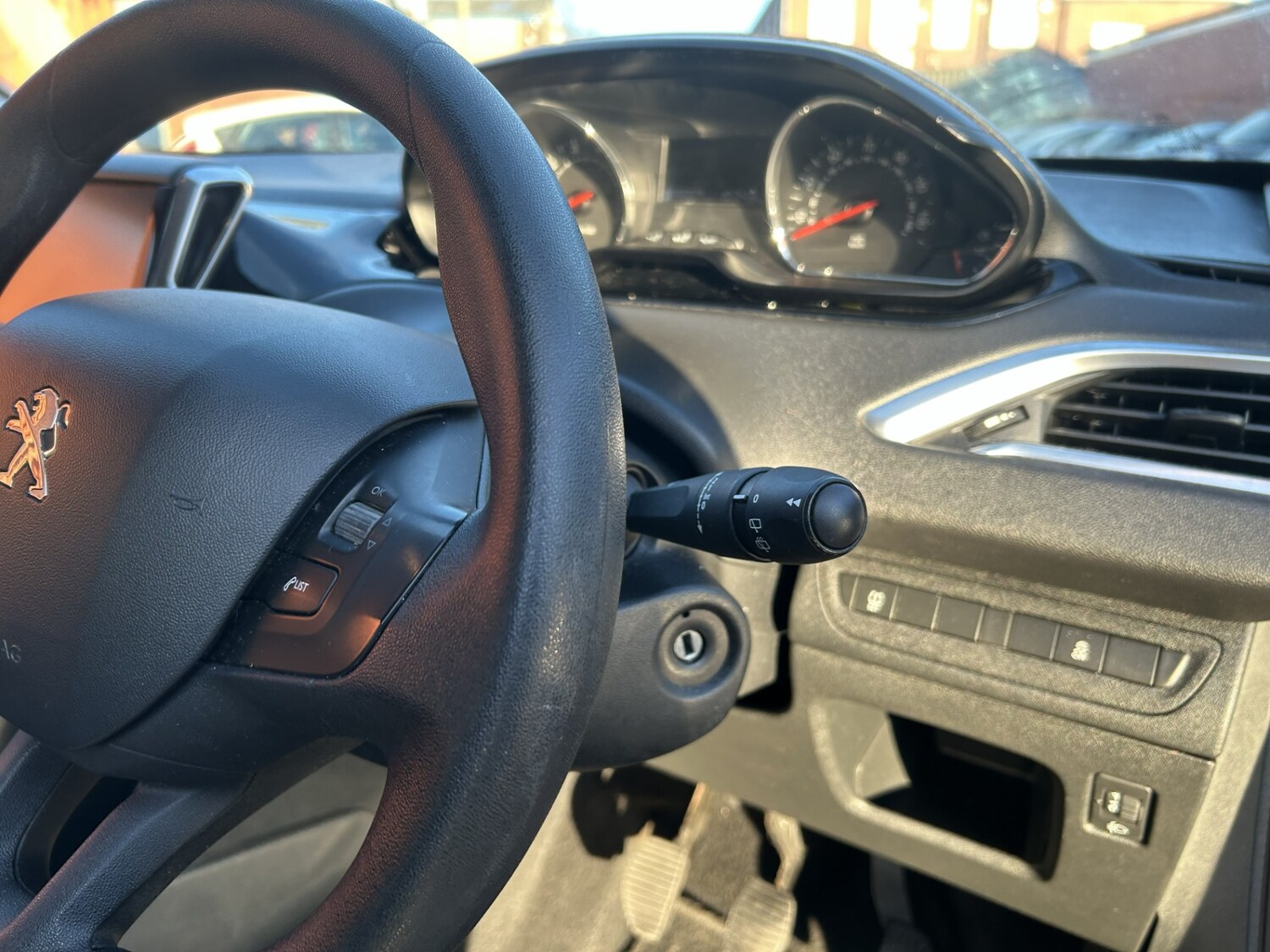 Used Peugeot 208 2014 for sale - 78145976: Photo 29