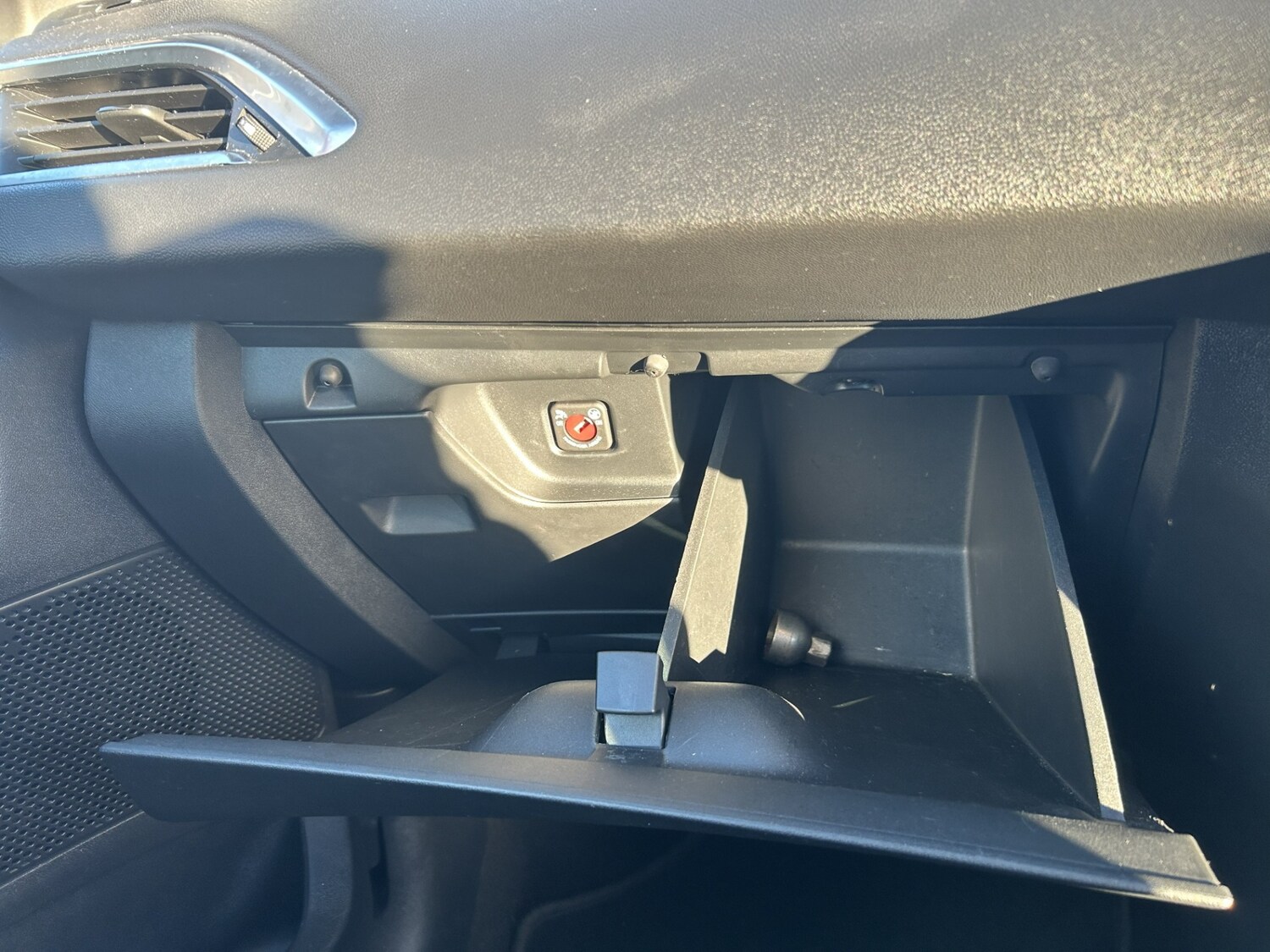 Used Peugeot 208 2014 for sale - 78145976: Photo 33