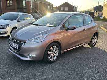 Used Peugeot 208 2014 for sale - 78145976: Photo