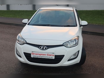 Used Hyundai i20 2013 for sale - 76711319: Photo