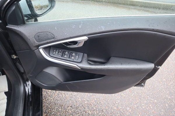 Used Volvo V40 2016 for sale - 75654232: Photo 15